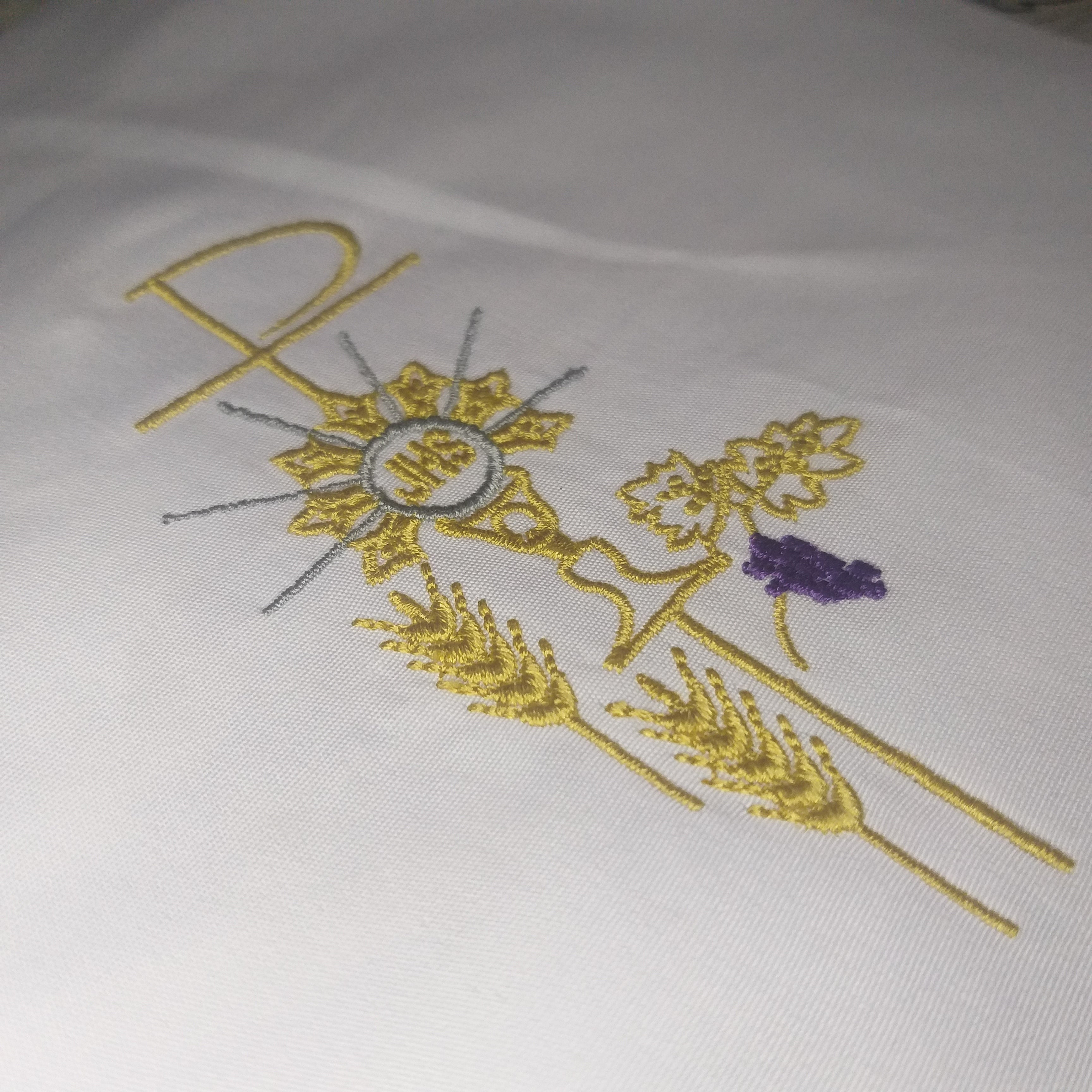 Cáliz religioso con espigas de trigo y uvas - Diseño de bordado