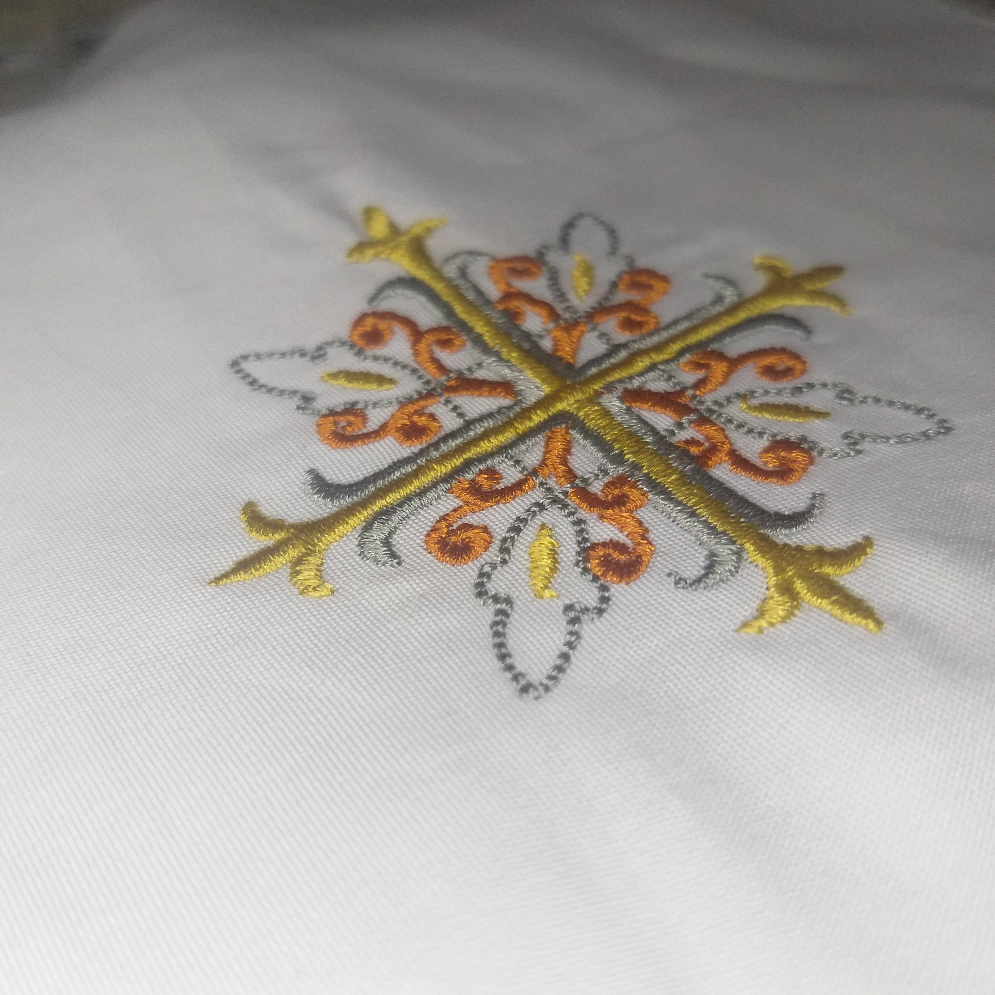Cruz Religiosa Decorativa - Diseño de Bordado
