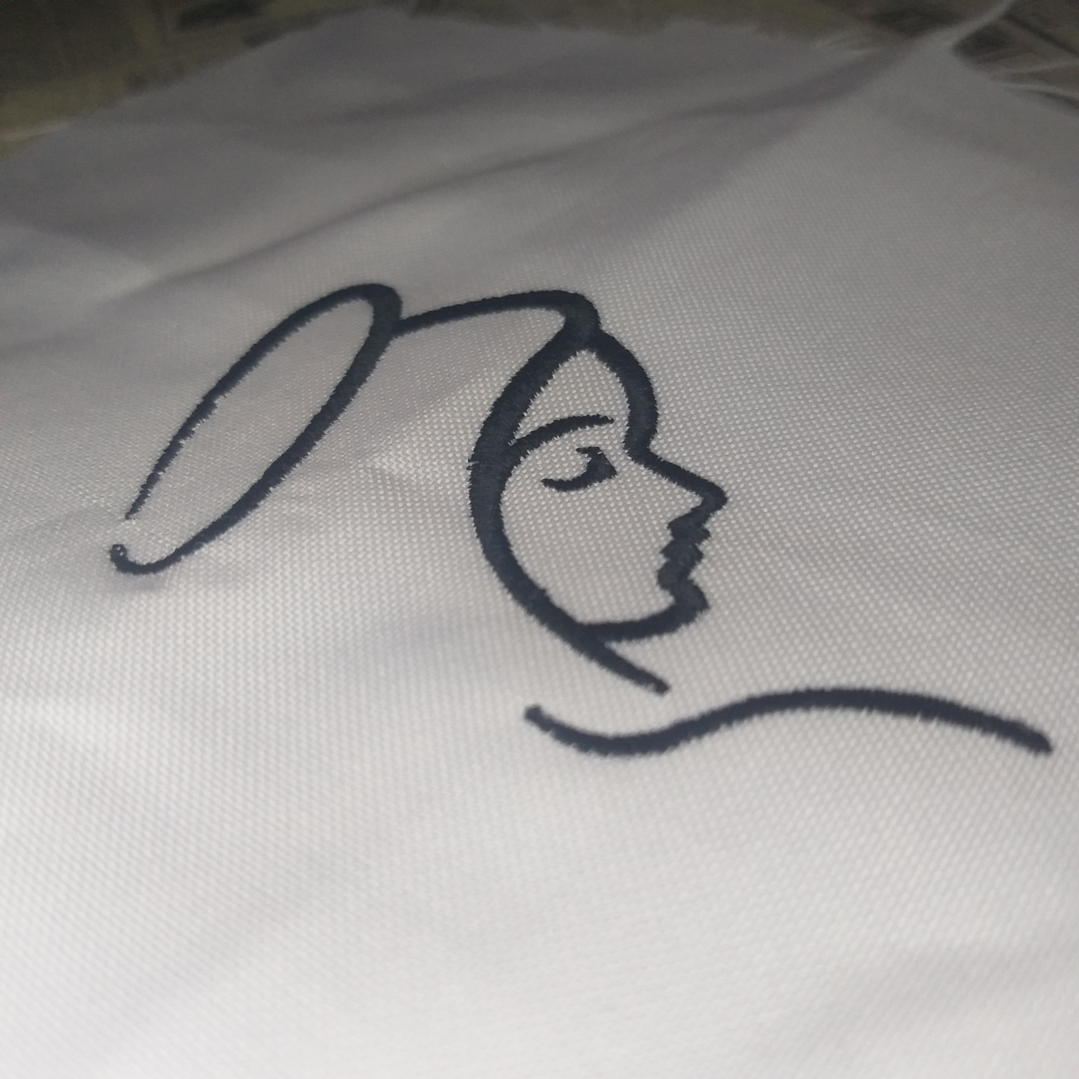 Virgen María - Diseño de Bordado