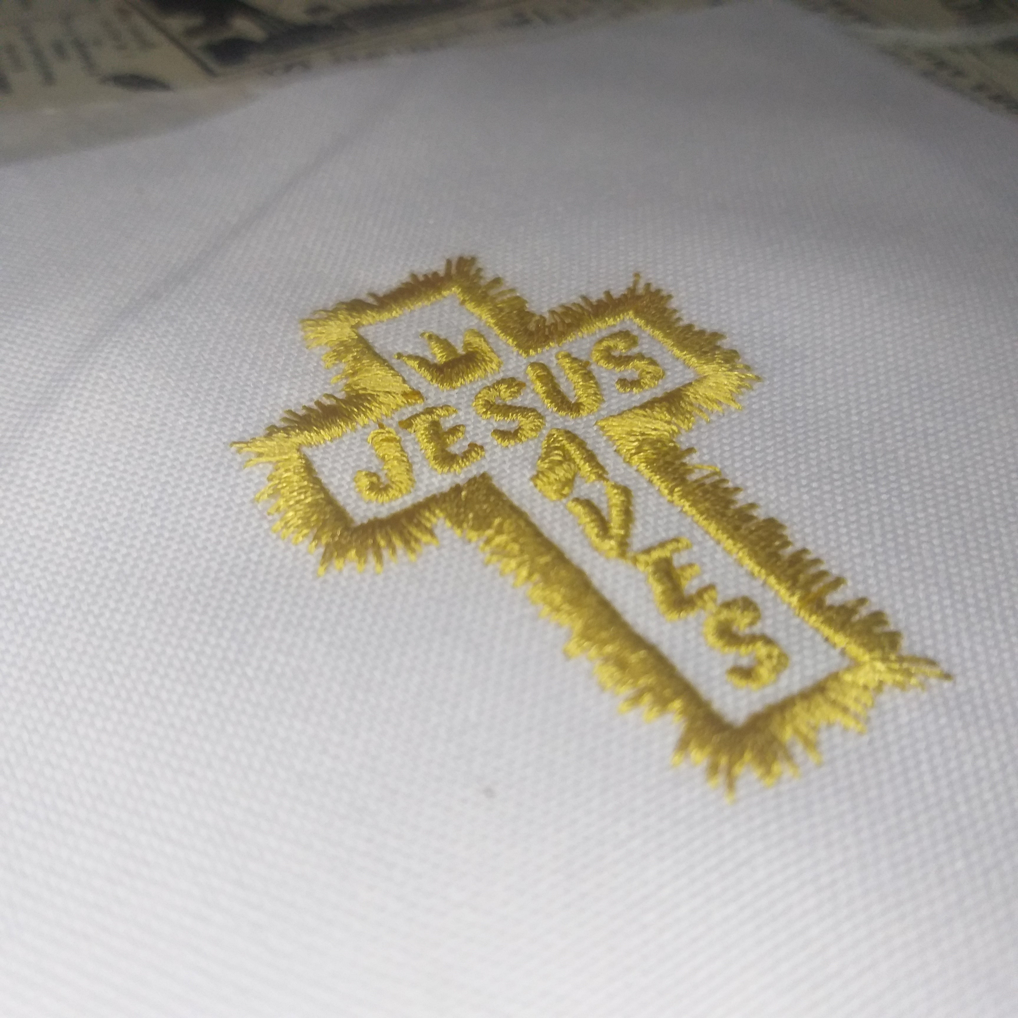 Jesús Salva - Cruz Religiosa - Diseño de Bordado a Máquina