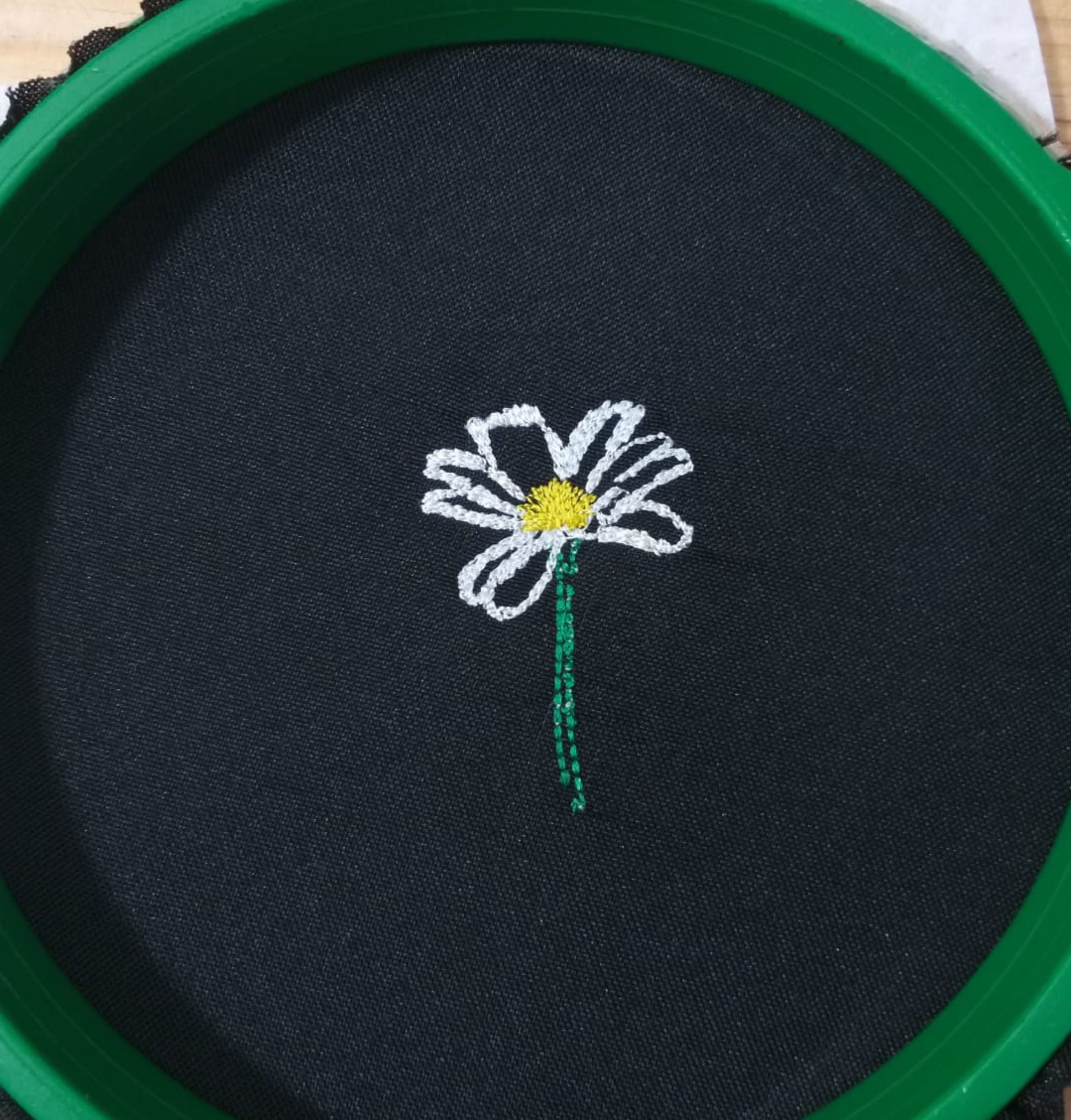 Glass Daisy Flower - Embroidery Design