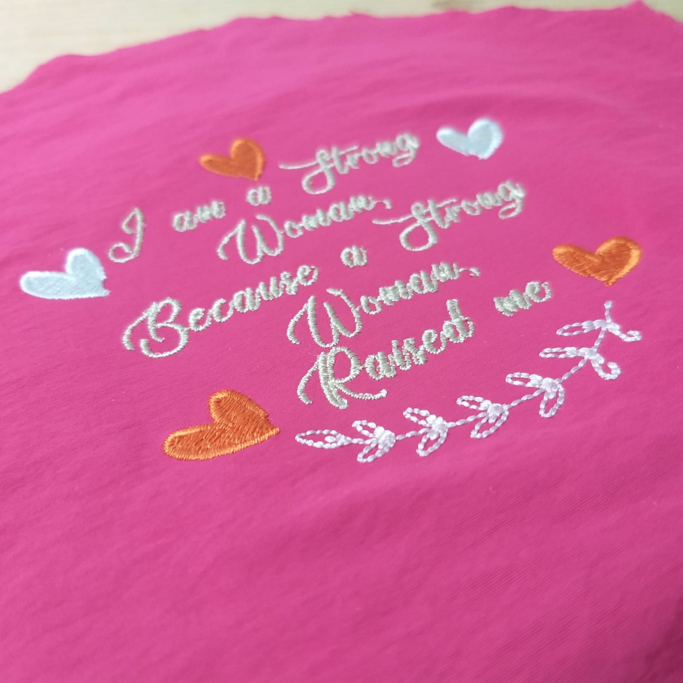 Soy una mujer fuerte - DISEÑO de bordado a máquina