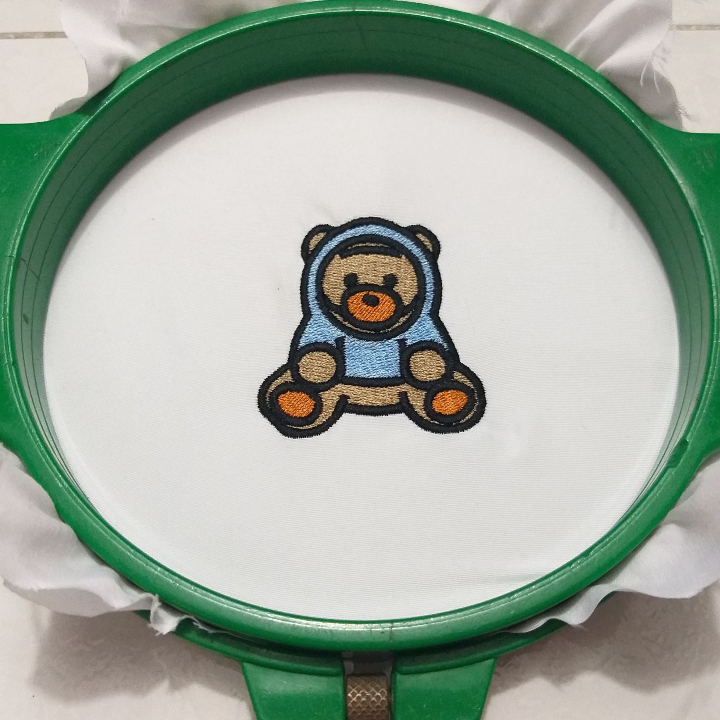 Osito con Capucha - Diseño de Bordado a Máquina