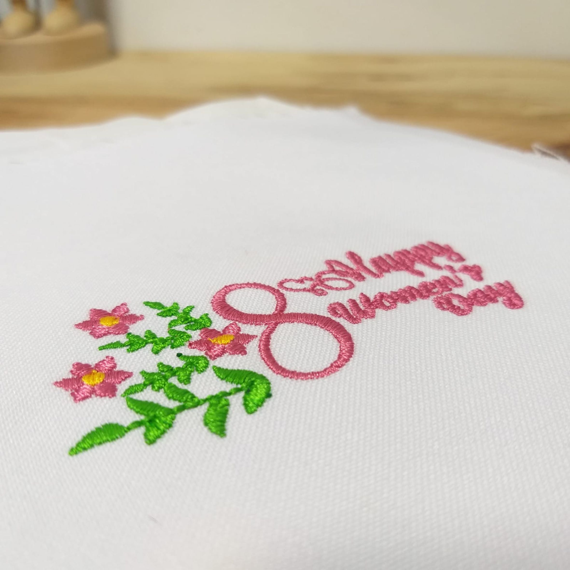 Ocho de Marzo Feliz Día de la Mujer - Diseño de Bordado a Máquina