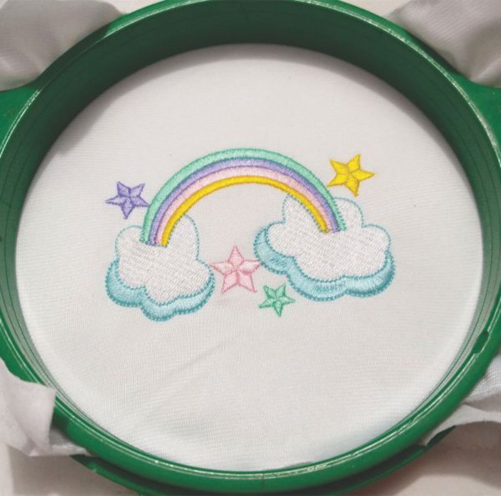 Nubes y Estrellas Arcoíris - Diseño de Bordado a Máquina
