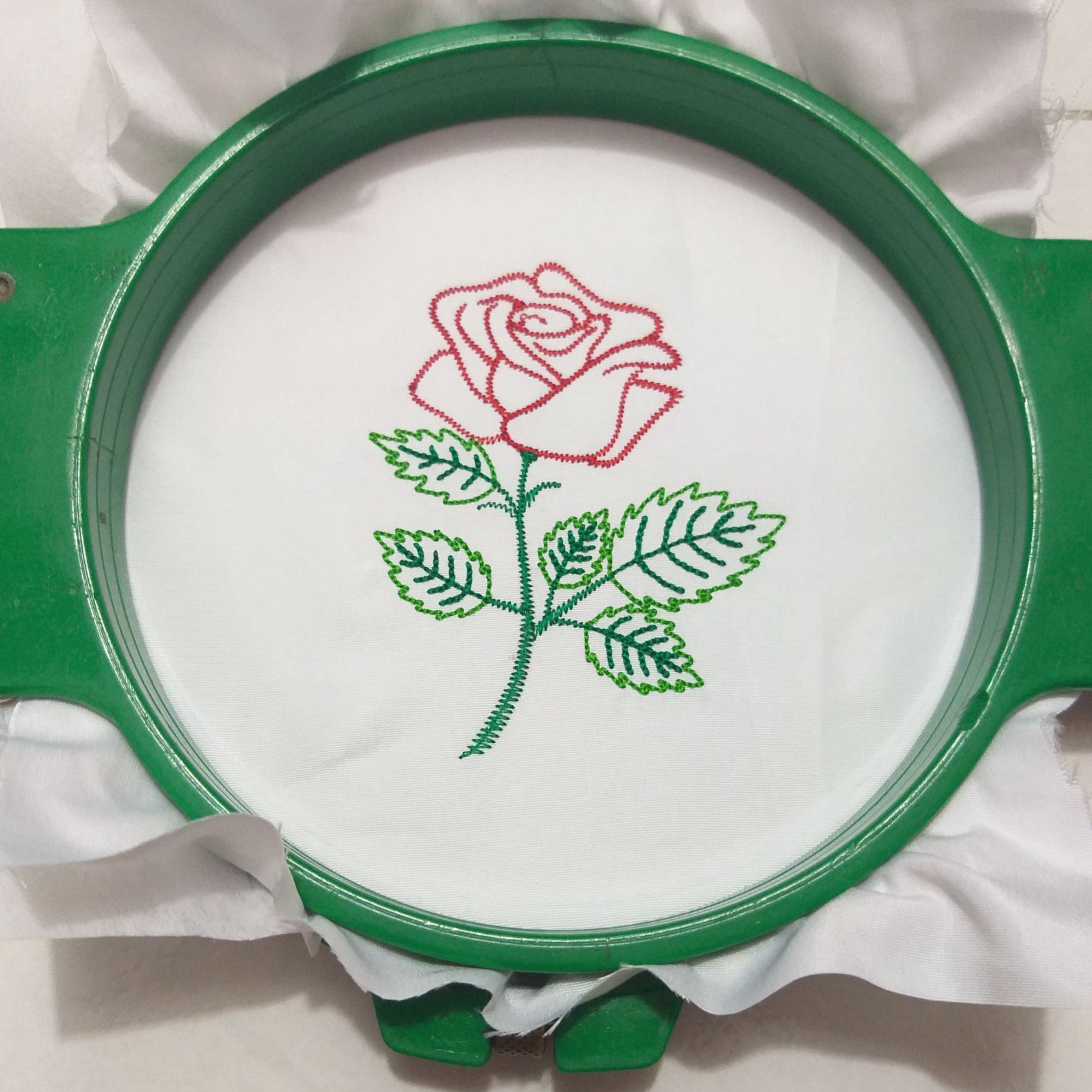Contorno de rosa roja - Diseño de bordado a máquina