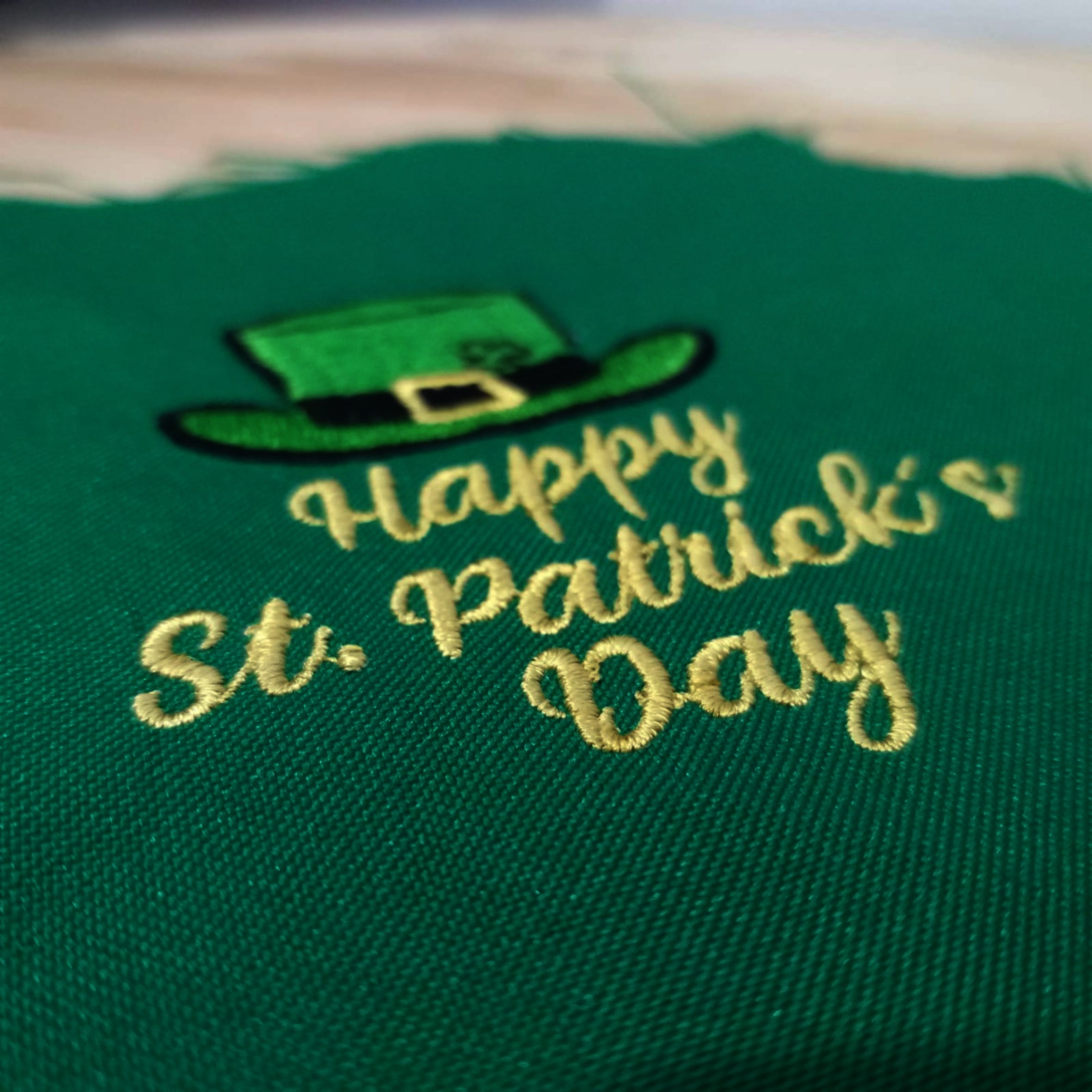 Green Top Hat and a Clover - Text Happy Saint Patrick's Day - Machine Embroidery Design