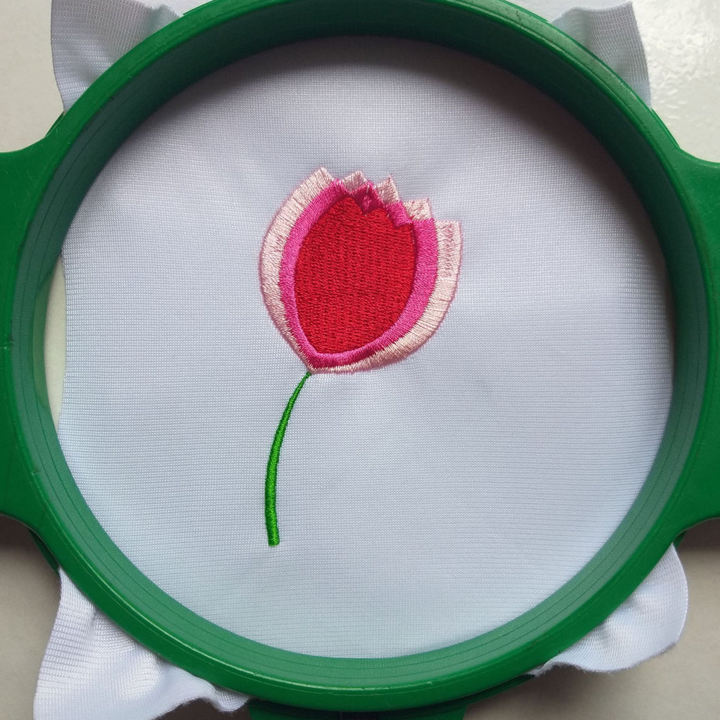 Flor de Tulipán - Diseño de Bordado a Máquina