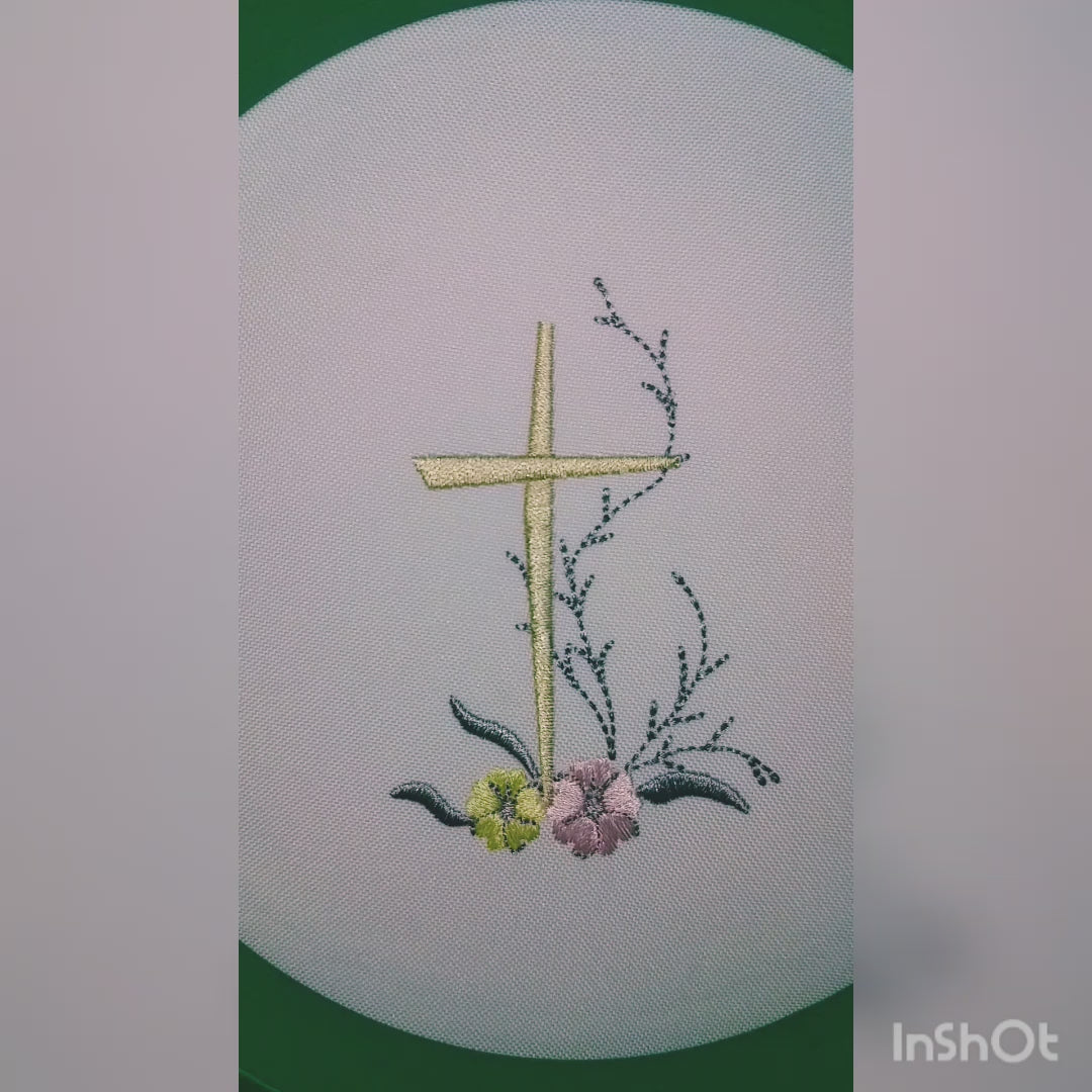 Cruz con hojas y flores - Diseño de bordado